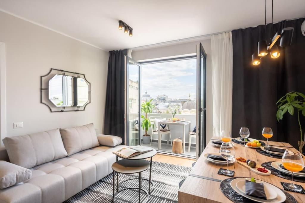 Stunning Views 2Br Midtown Flat - Charming Balcony Appartement Boekarest Buitenkant foto
