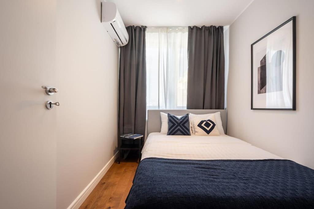 Stunning Views 2Br Midtown Flat - Charming Balcony Appartement Boekarest Buitenkant foto