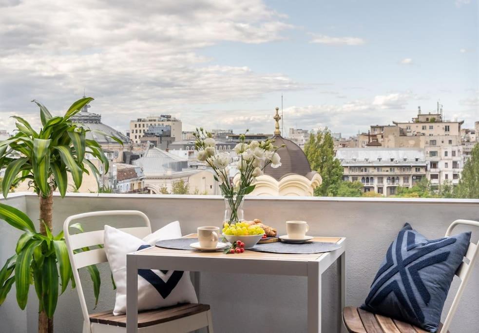Stunning Views 2Br Midtown Flat - Charming Balcony Appartement Boekarest Buitenkant foto