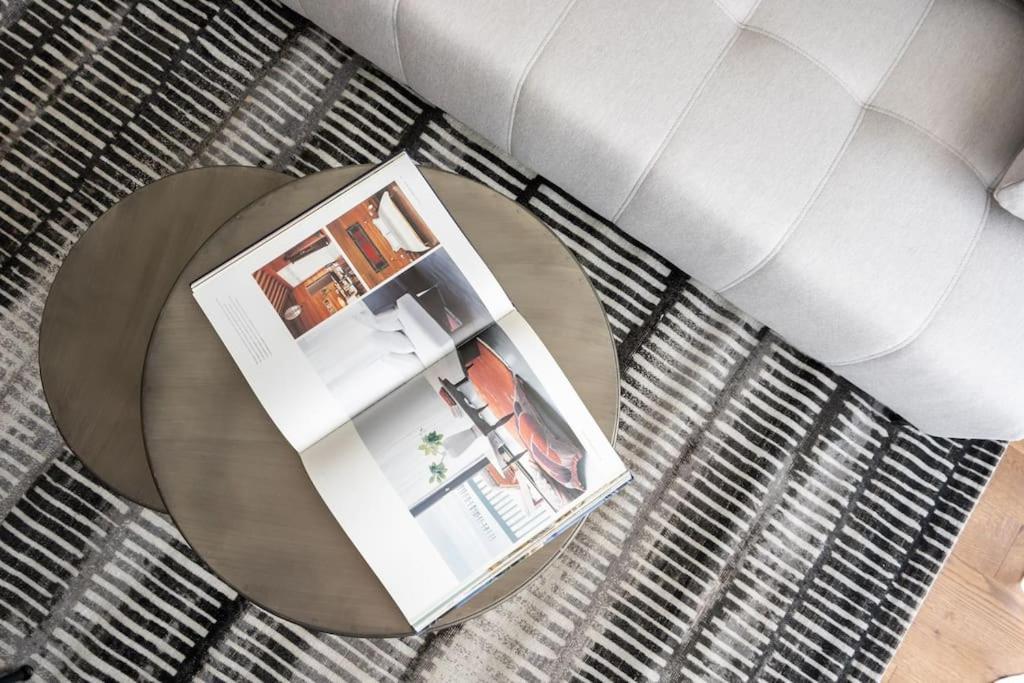 Stunning Views 2Br Midtown Flat - Charming Balcony Appartement Boekarest Buitenkant foto