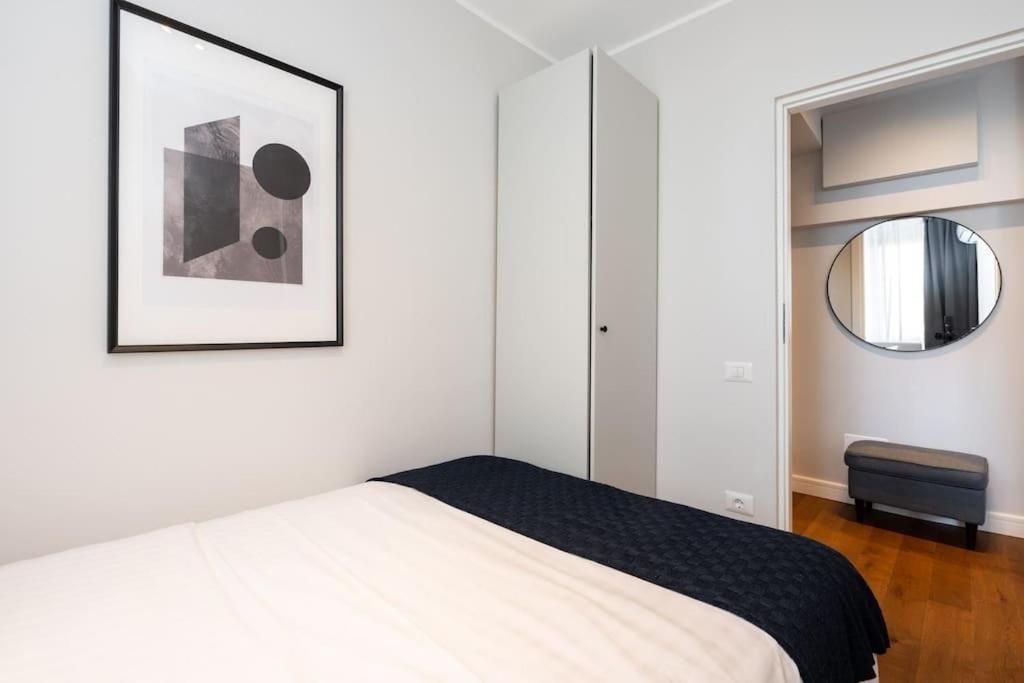 Stunning Views 2Br Midtown Flat - Charming Balcony Appartement Boekarest Buitenkant foto